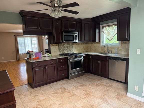 2nd image of 476 Cortelyou Ave #1
