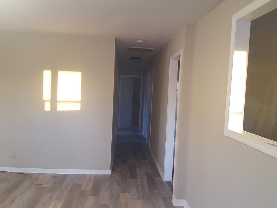 2nd image of 3365 N Hawthorne Ln