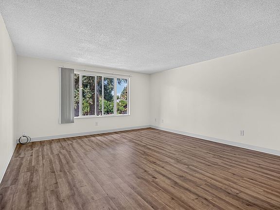 Unit 24 - Silver Lea Apartments - Eugene Oregon
