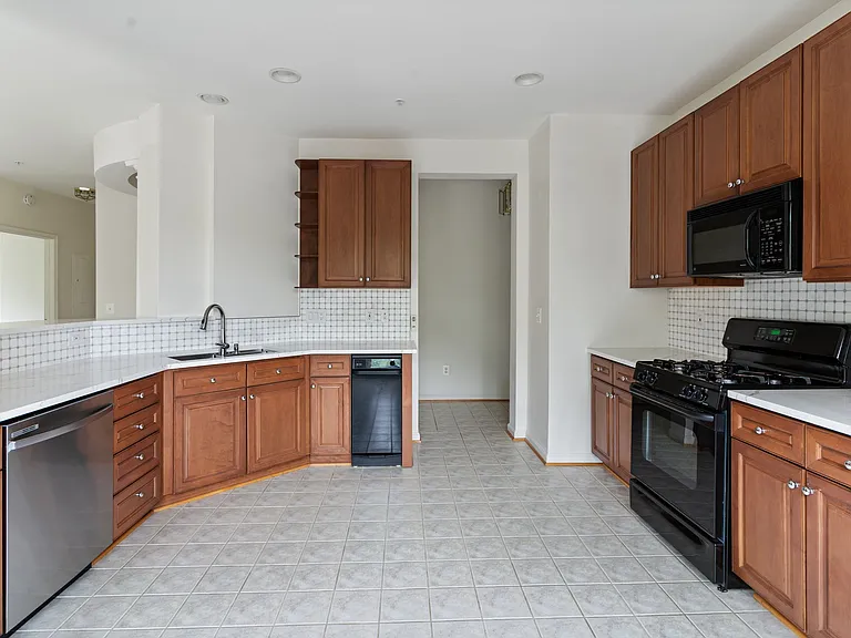 1021 Leeward Way #1021 — Photo 7