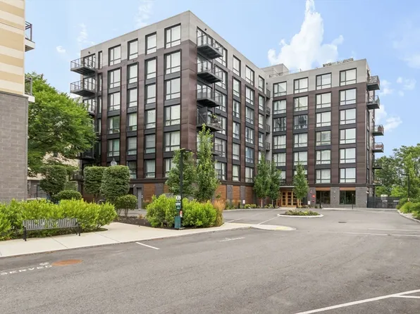 1 Nevins Hill Way #405, Brighton, MA 02135