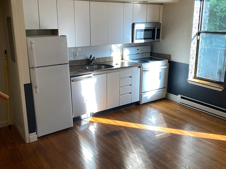 18 Wellington St #4B — Photo 9