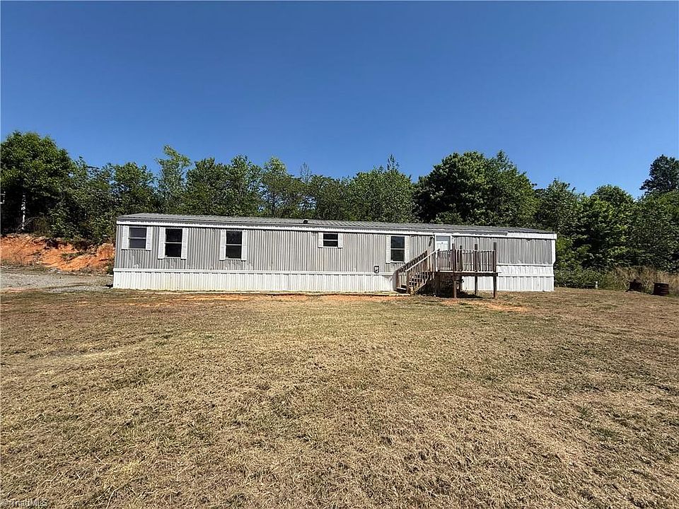 1st image of 2738 Old Mountain Rd