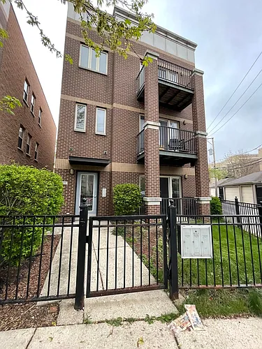 1110 W Washburne Ave #301 Photo 1