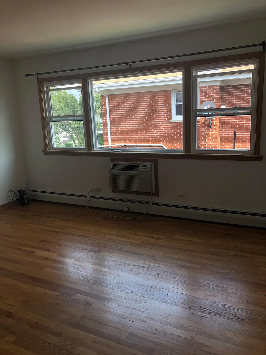 Building Photo - 10106 Hartford Ct #3B