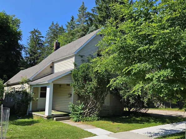 905 W 7th St, Traverse City, MI 49684