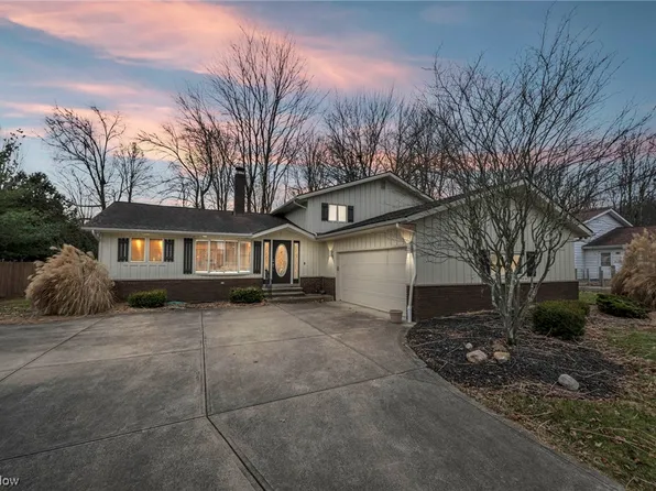 8327 Glen Oak Dr, Broadview Heights, OH 44147
