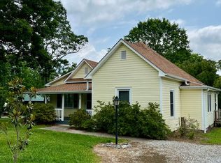 319 Rutledge Dr, Hendersonville, NC 28739