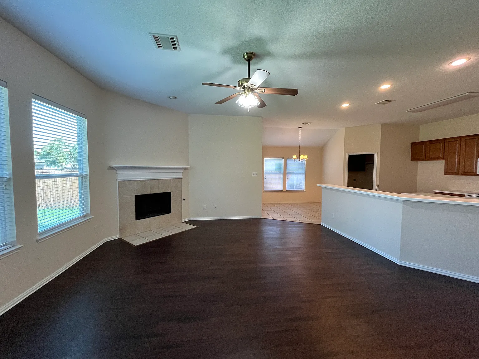 3 bed, 2246 sqft, $2,400 — Photo 2