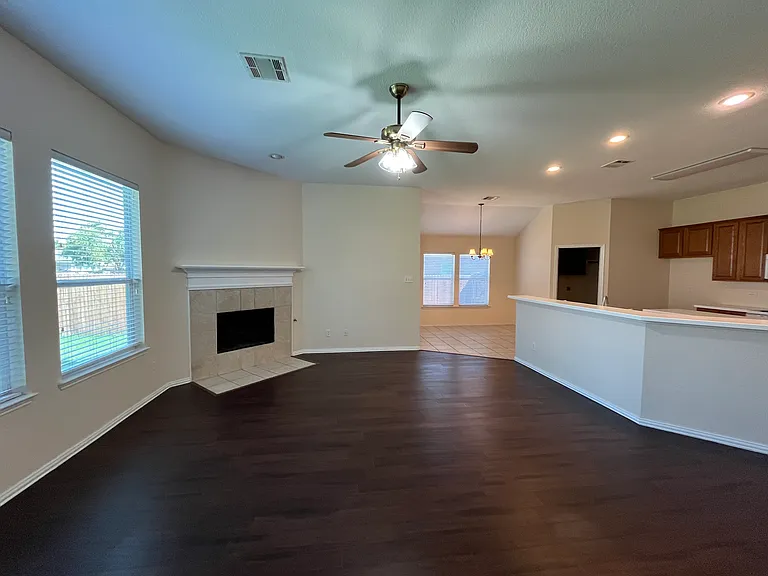112 Cherrytree Trl — Photo 2
