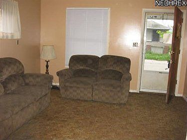 3rd image of 3512 Carlyle Ave
