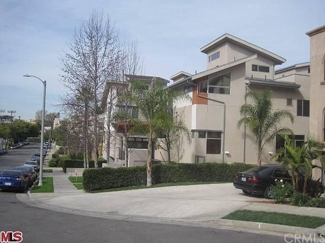 1st image of 11815 Laurelwood Dr Unit 19