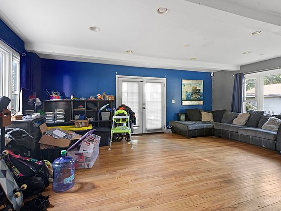 3rd image of 1311 Park Ave