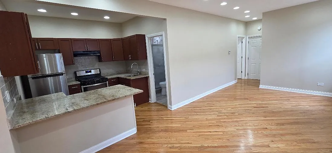 1 bed, 800 sqft, $1,600 — Photo 3