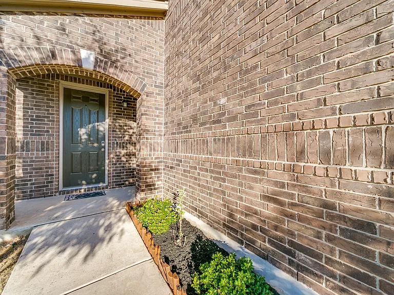 2423 Lazo Smt — Photo 8