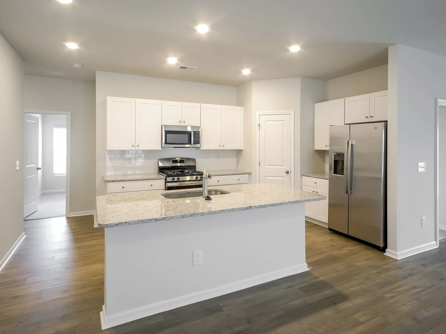 4 bed, 2.0 bath, 1779 sqft, $1,799 — Photo 3