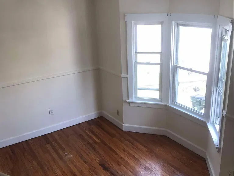 118 Seabury St Unit 2N Fall River Centrally Located 3 Bed/1 Bath — Photo 11