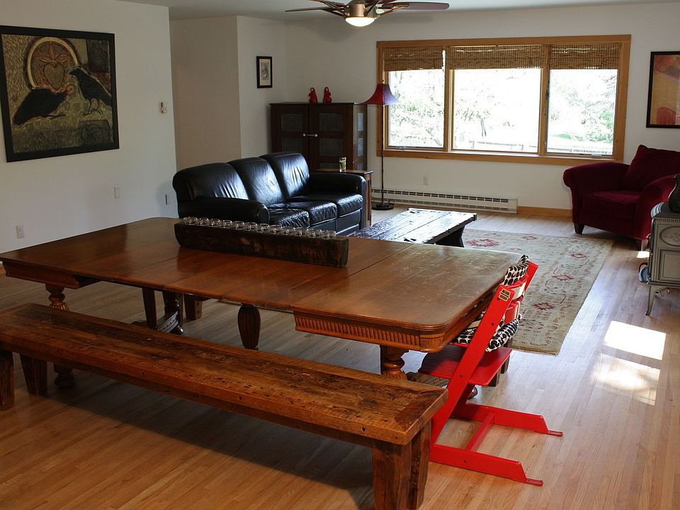 Dining area & Living room