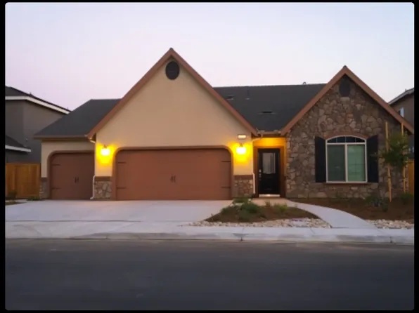 9215 Red Pine Dr, Shafter, CA 93263