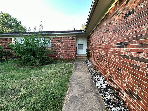 3rd image of 413 Overhill Rd