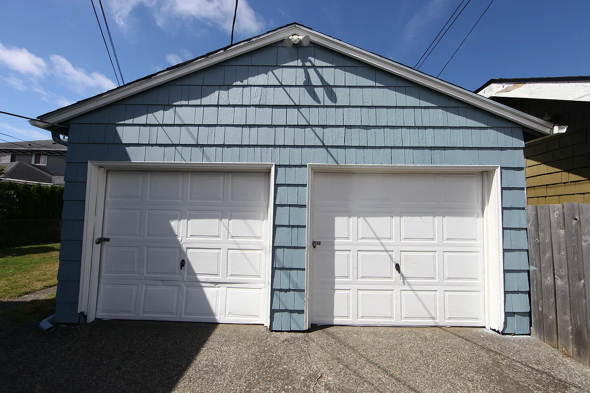 The Box garages - 205 W 2nd St #5