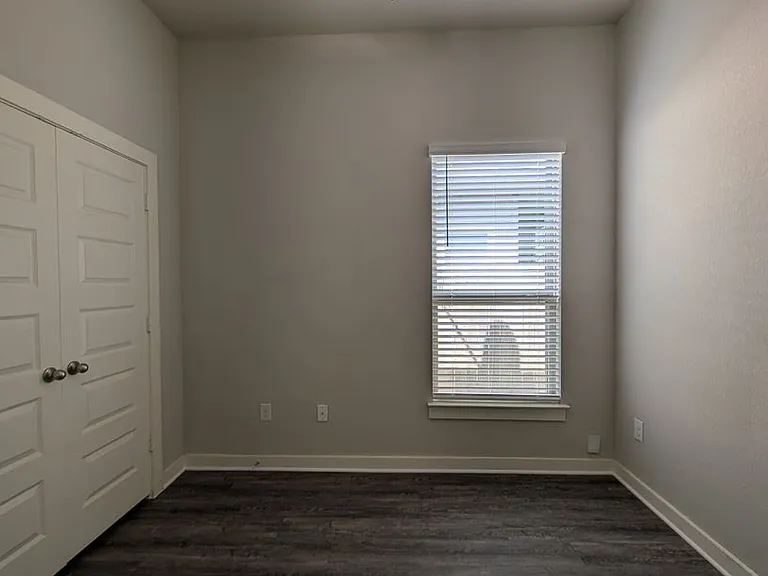 2237 Avery Vlg — Photo 22