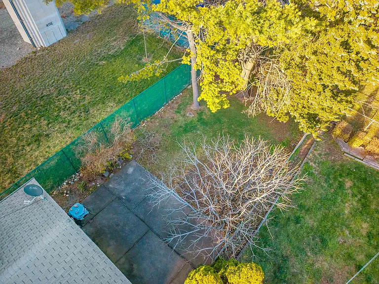 185 W 3rd St #1 — Photo 16