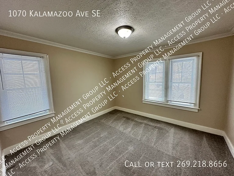 1070 Kalamazoo Ave SE — Photo 20
