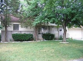 23870 Beacon Dr, Farmington, MI 48336