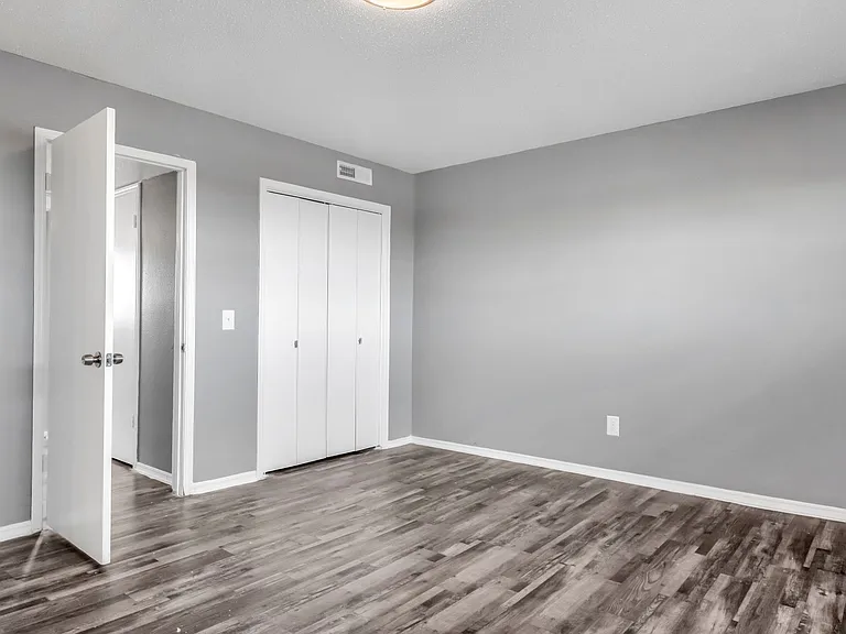Quail Plaza Apartments — Photo 7