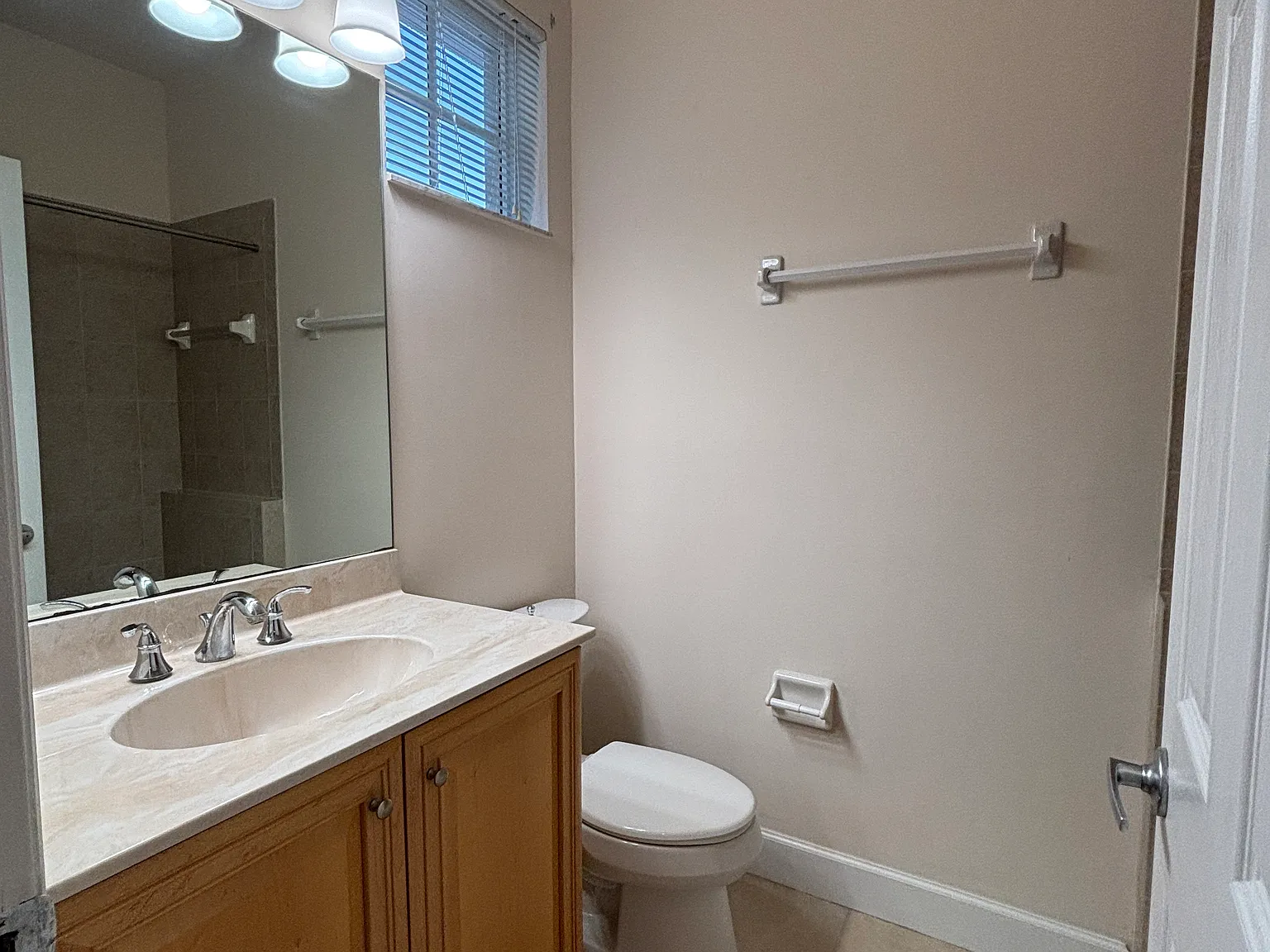 240 W End Dr — Photo 4