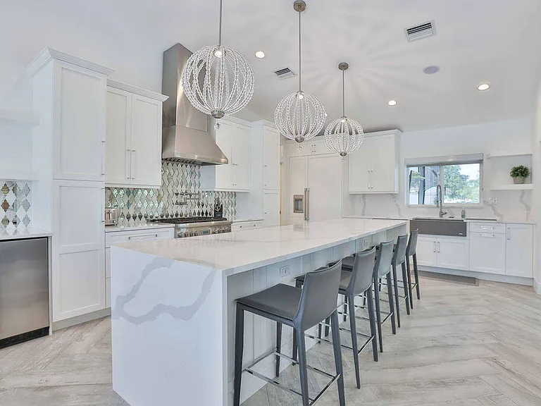 713 Forsyth St — Photo 12