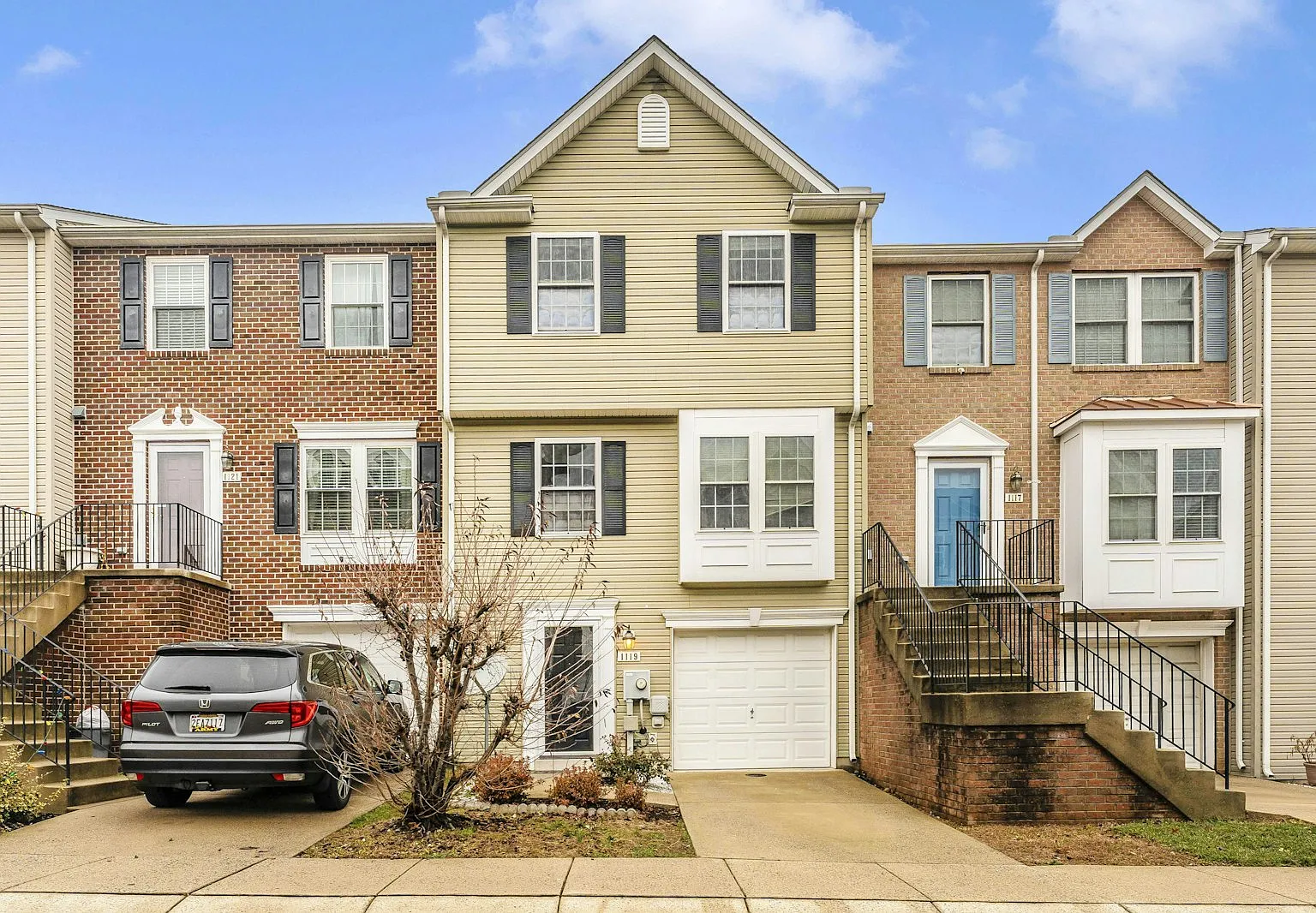 1119 Frontline Dr — Photo 2