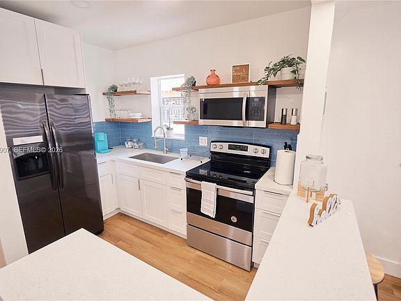 3rd image of 1232 SW 30th Pl