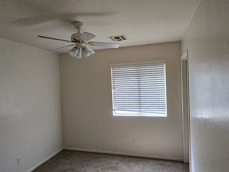 10936 W Vista Ave — Photo 16