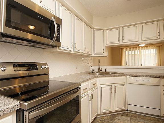 5th image of 900 Bay Dr APT 35