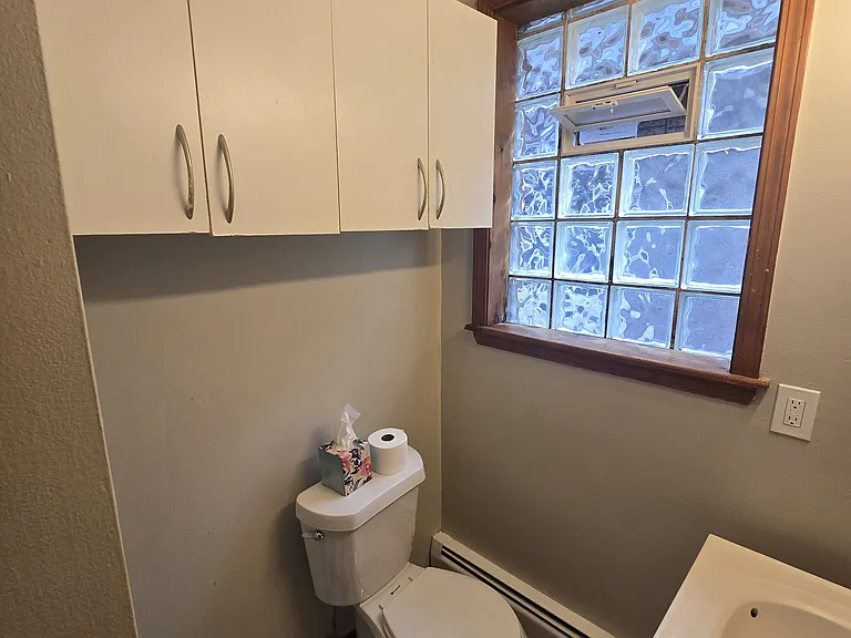 1953 Falls St #3 — Photo 7