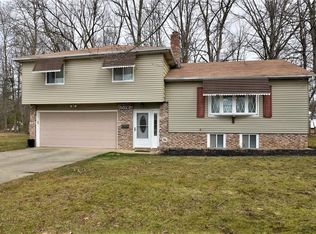 5523 Meadow Wood Blvd, Lyndhurst, OH 44124