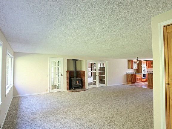 Living/Dining Area