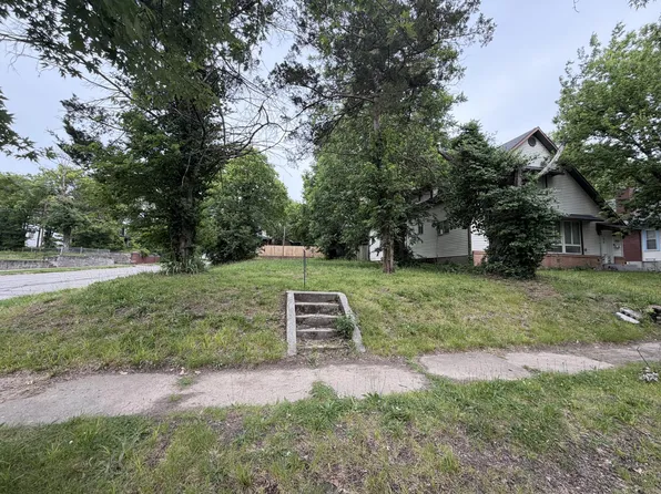 327 N Moffet Avenue, Joplin, MO 64801