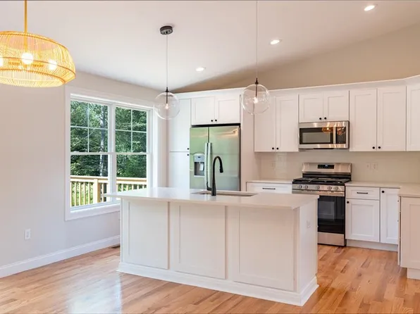 175 Alton Bradford Rd, Bradford, RI 02808