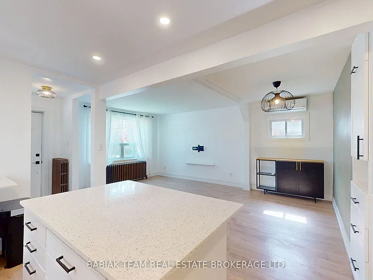 40 Alexander St — Photo 13