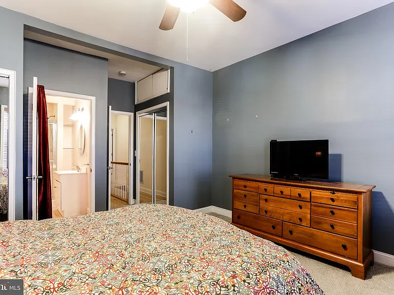 814 S Clinton St — Photo 38