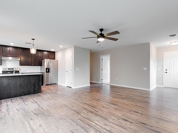 5th image of 1423 Savannah Ave