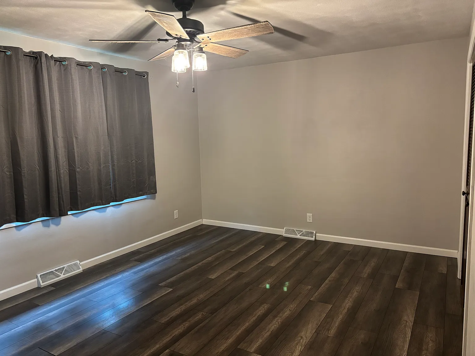 2 bed, 1977 sqft, $2,050 — Photo 3