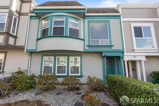 1st image of 984 Wyandotte Ave