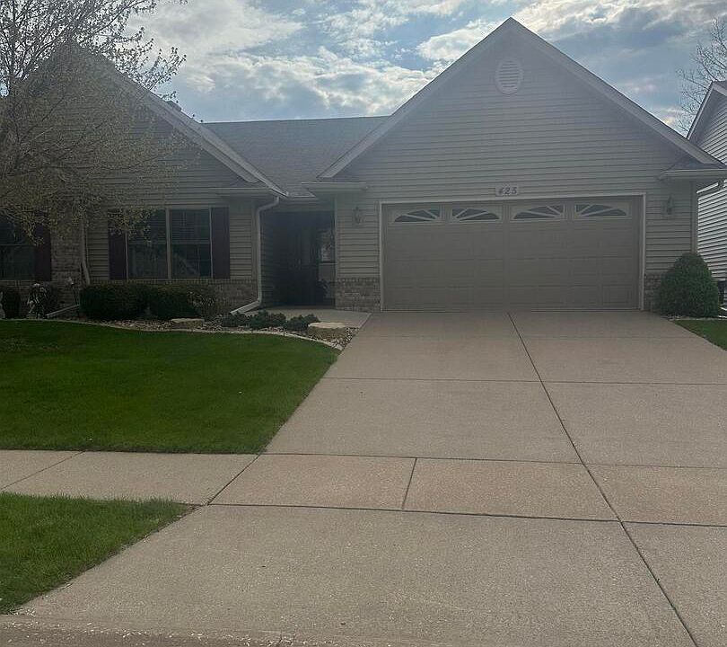 2nd image of 425 Kevin Rd