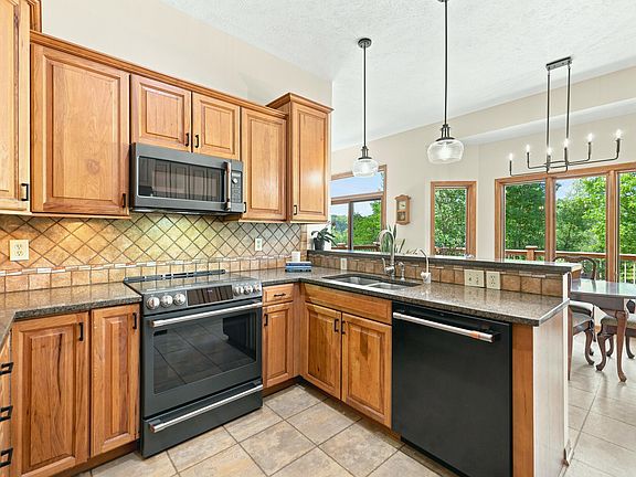 3rd image of 3025 Tillie Run NE