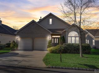 6 Brighton Ct, Monroe Township, NJ 08831