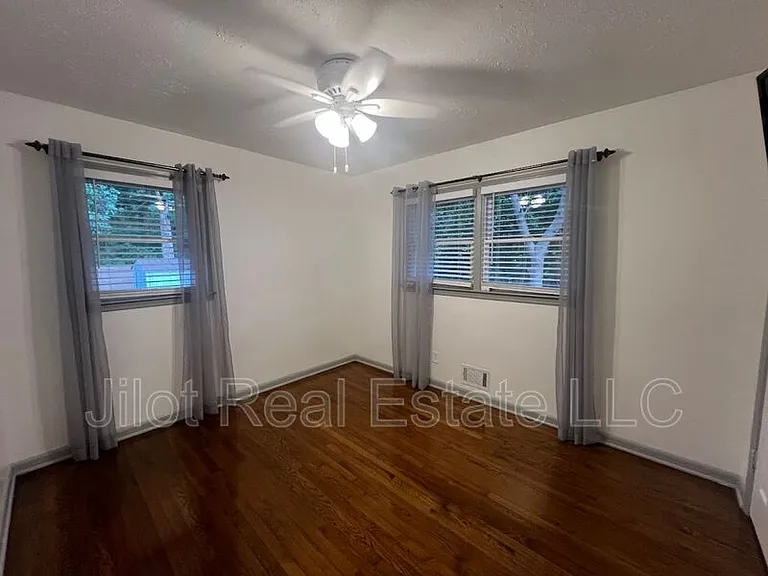 2485 Jefferson Ter — Photo 6